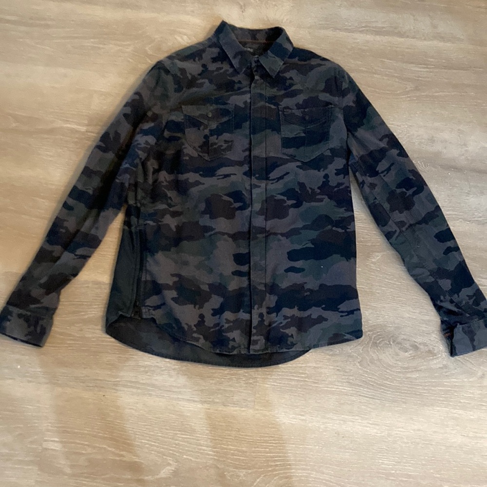 Camo zip up utility shirt size L Buffalo